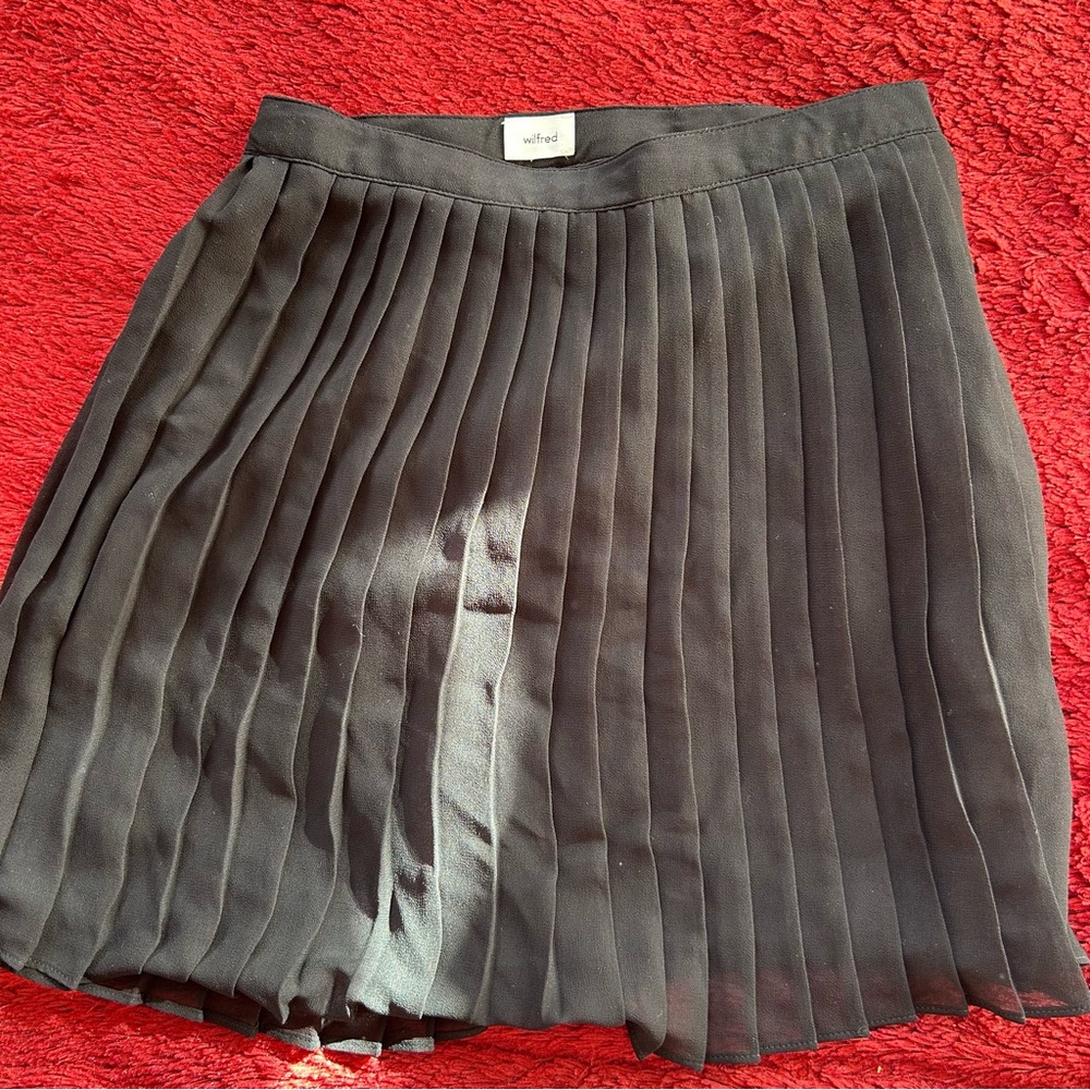 Aritzia Black Pleated Skirt